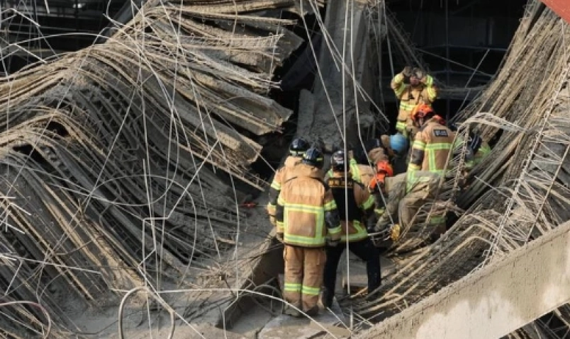 cong-trinh-thu-vien-bat-ngo-do-sap-1-nguoi-chet-3-nguoi-mac-ket-ko