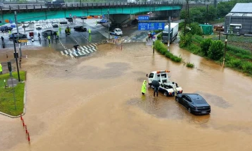mua-lon-gay-lu-lut-va-thiet-hai-tren-dien-rong-tai-han-quoc
