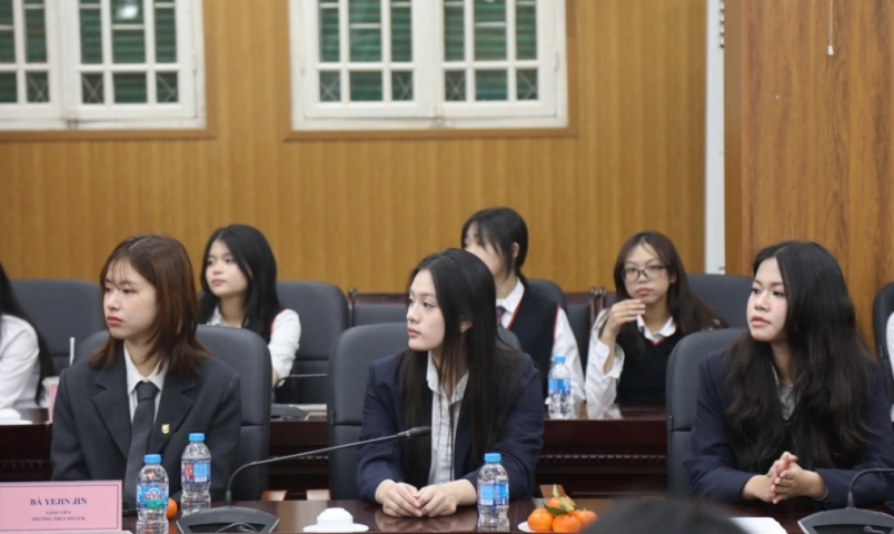 ha-noi-don-doan-hoc-sinh-han-quoc-den-hoc-tap-giao-luu-van-hoa