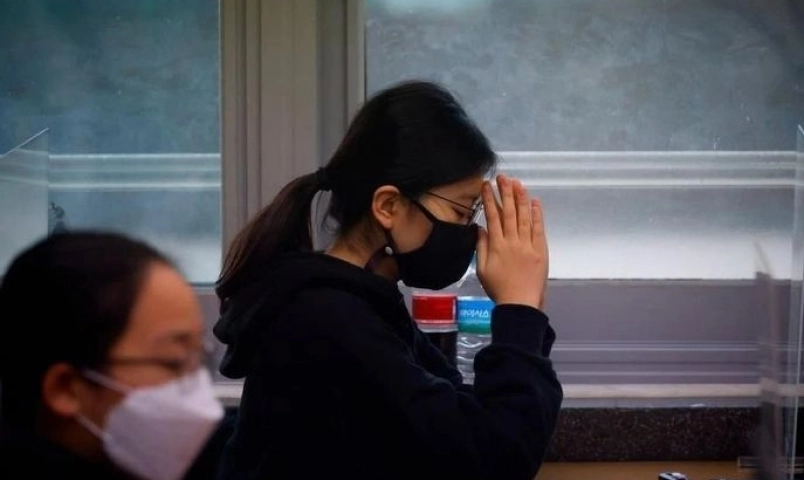 con-so-gay-am-anh-ve-giao-vien-bi-hoc-sinh-bao-hanh-o-han-quoc