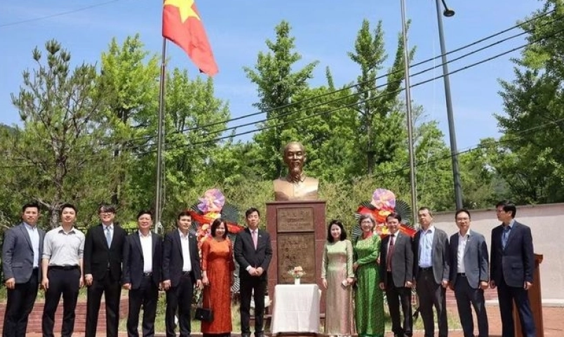 lan-toa-gia-tri-nhan-van-cao-dep-cua-tu-tuong-ho-chi-minh-toi-ban-be-quoc-te-tai-han-quoc