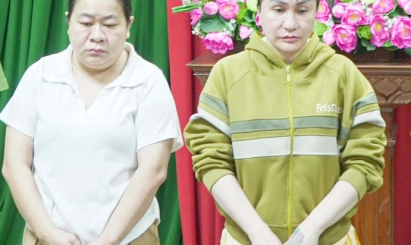 hai-nu-giam-doc-bi-bat-sau-to-cao-cua-nguoi-muon-di-han-quoc