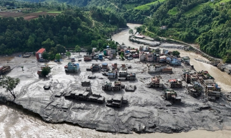 nhat-ban-va-han-quoc-cu-doi-cuu-ho-khan-cap-sang-nepal-sau-tham-hoa