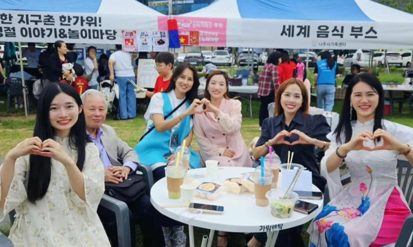 hoi-nguoi-viet-nam-tai-jeonnam-gwangju-tham-du-le-hoi-trung-thu-da-van-hoa-tai-naju