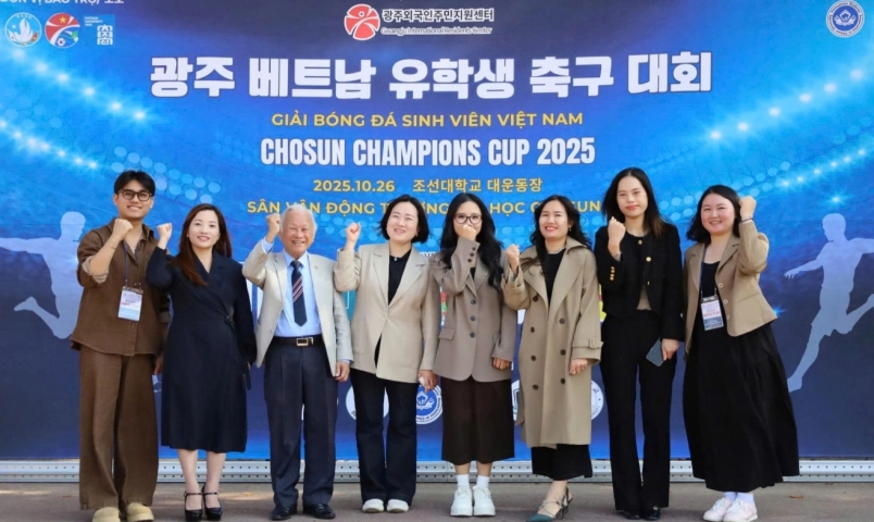 hoi-nguoi-viet-tai-jeonnam-gwangju-dong-hanh-cung-giai-bong-da-sinh-vien-chosun-champions-cup-2025-ko