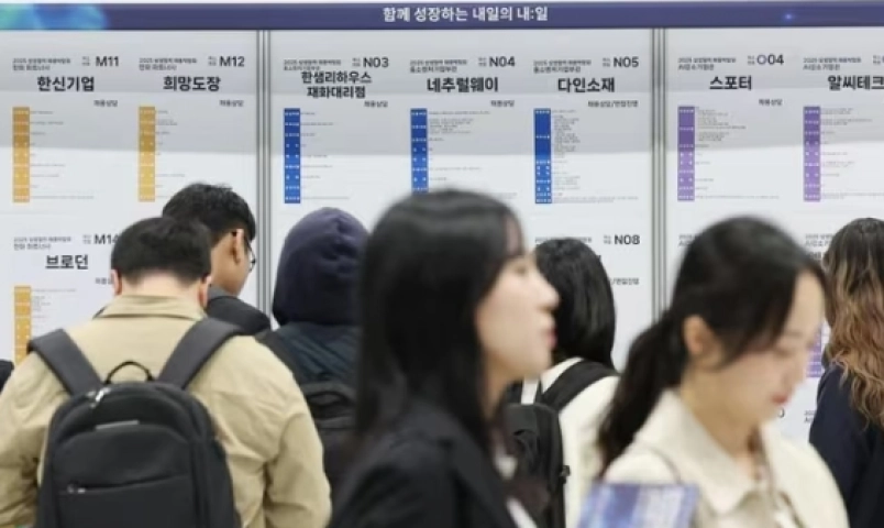 han-quoc-chua-thoat-khoi-tuyen-dung-dua-tren-bang-cap